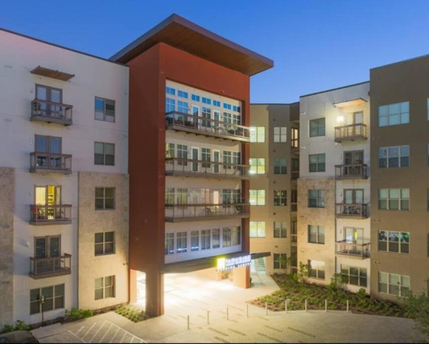 Luxurious, 1 Bedroom Near Downtown & Dickies Arena フォートワース エクステリア 写真
